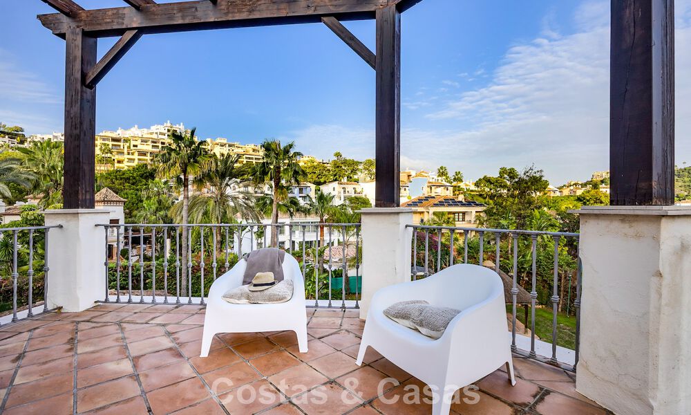 Lujosa villa con arquitectura única en venta rodeada de campos de golf en Benahavis - Marbella 778880