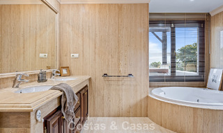 Lujosa villa con arquitectura única en venta rodeada de campos de golf en Benahavis - Marbella 778883 