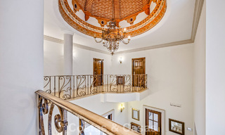 Lujosa villa con arquitectura única en venta rodeada de campos de golf en Benahavis - Marbella 778888 