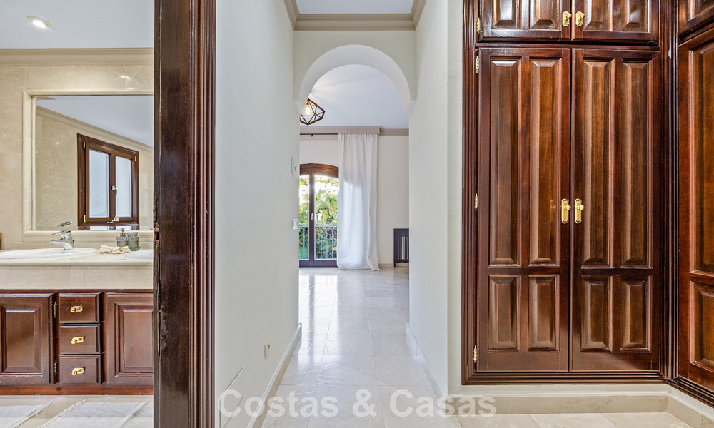 Lujosa villa con arquitectura única en venta rodeada de campos de golf en Benahavis - Marbella 778890