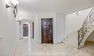 Lujosa villa con arquitectura única en venta rodeada de campos de golf en Benahavis - Marbella 778896 