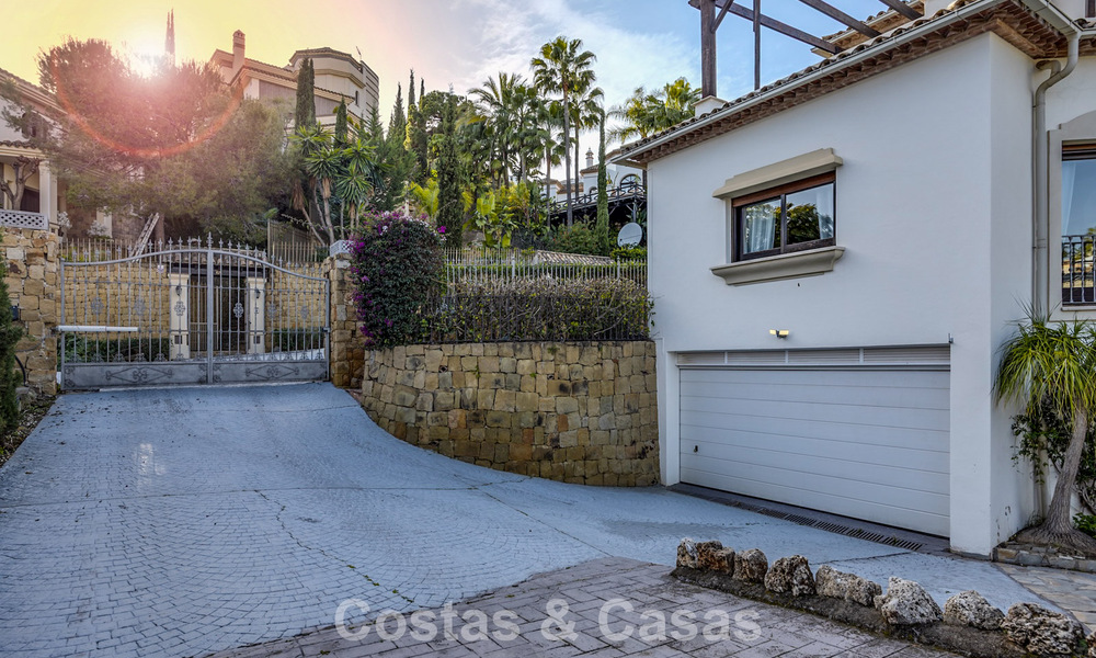 Lujosa villa con arquitectura única en venta rodeada de campos de golf en Benahavis - Marbella 778906