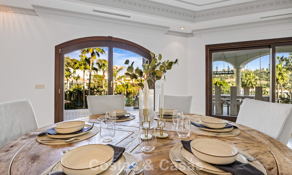 Lujosa villa con arquitectura única en venta rodeada de campos de golf en Benahavis - Marbella 778909