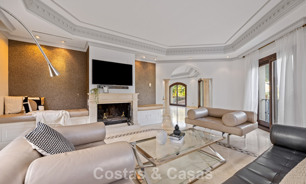 Lujosa villa con arquitectura única en venta rodeada de campos de golf en Benahavis - Marbella 778914