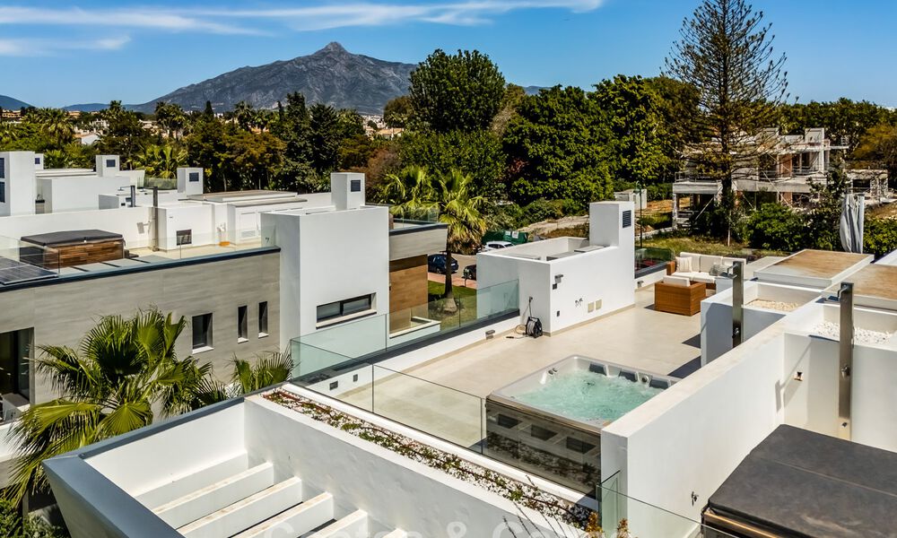 Casa de lujo lista para entrar a vivir en venta a poca distancia de la playa y Puerto Banús, Marbella 779226