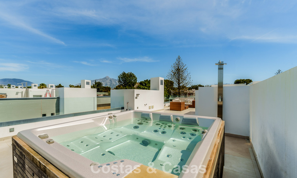 Casa de lujo lista para entrar a vivir en venta a poca distancia de la playa y Puerto Banús, Marbella 779252