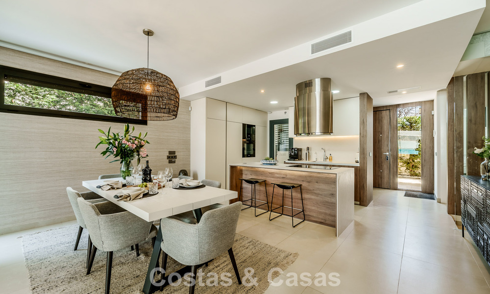 Casa de lujo lista para entrar a vivir en venta a poca distancia de la playa y Puerto Banús, Marbella 779253