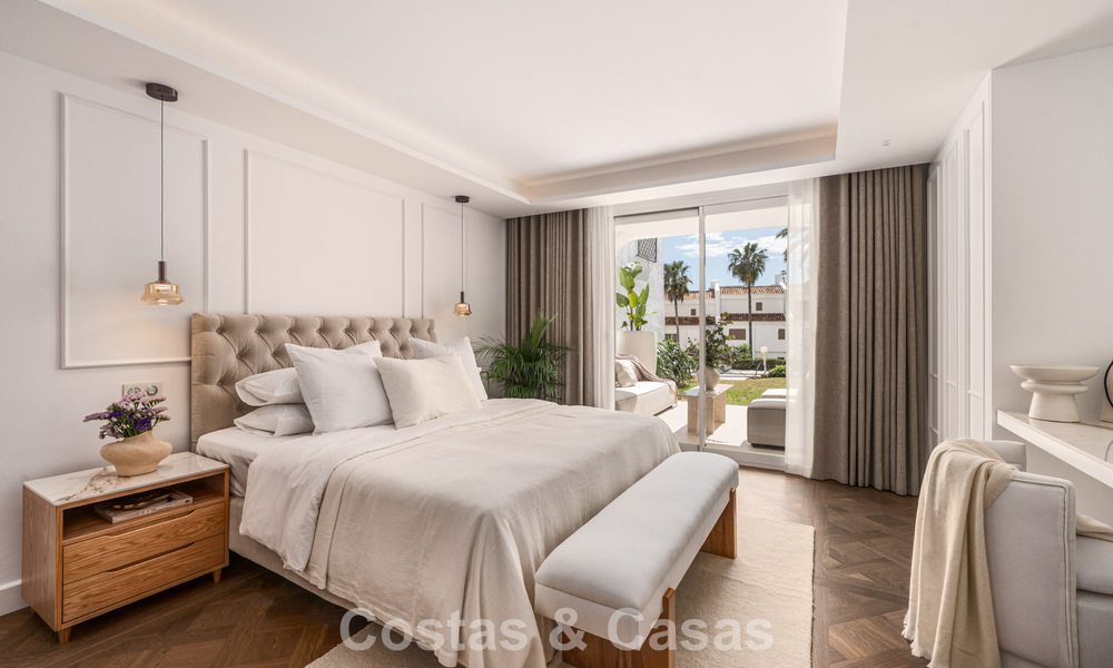 Apartamento de playa reformado de primera clase con vistas al mar en venta en la Milla de Oro de Marbella 779063