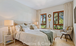 Ático en primera línea de golf con impresionantes vistas al golf y al mar en venta en una comunidad cerrada de Nueva Andalucía, Marbella 779093 