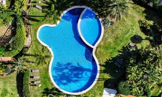 Ático en primera línea de golf con impresionantes vistas al golf y al mar en venta en una comunidad cerrada de Nueva Andalucía, Marbella 779115 