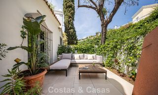 Casa adosada renovada en un estilo andaluz atemporal con vistas al mar en venta ubicada en la Milla de Oro de Marbella 778957 
