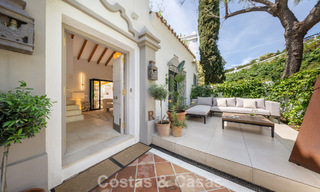 Casa adosada renovada en un estilo andaluz atemporal con vistas al mar en venta ubicada en la Milla de Oro de Marbella 778958 