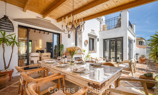 Casa adosada renovada en un estilo andaluz atemporal con vistas al mar en venta ubicada en la Milla de Oro de Marbella 778962 