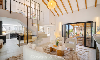 Casa adosada renovada en un estilo andaluz atemporal con vistas al mar en venta ubicada en la Milla de Oro de Marbella 778970 