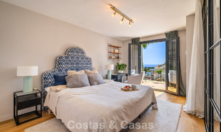 Casa adosada renovada en un estilo andaluz atemporal con vistas al mar en venta ubicada en la Milla de Oro de Marbella 778973 