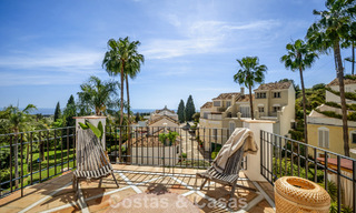 Casa adosada renovada en un estilo andaluz atemporal con vistas al mar en venta ubicada en la Milla de Oro de Marbella 778976 