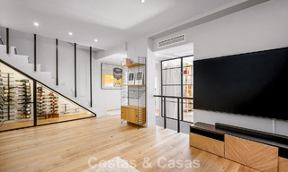 Casa adosada renovada en un estilo andaluz atemporal con vistas al mar en venta ubicada en la Milla de Oro de Marbella 778981 