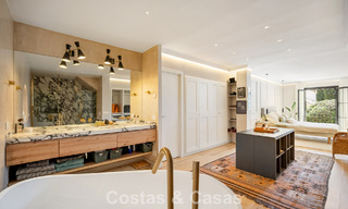 Casa adosada renovada en un estilo andaluz atemporal con vistas al mar en venta ubicada en la Milla de Oro de Marbella 778988 