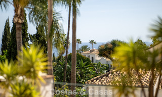 Casa adosada renovada en un estilo andaluz atemporal con vistas al mar en venta ubicada en la Milla de Oro de Marbella 778995 