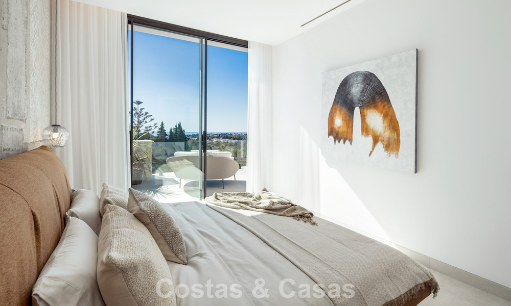 Villa de lujo modernista a estrenar en venta en la exclusiva zona residencial cerrada de La Quinta, Marbella - Benahavis 779003