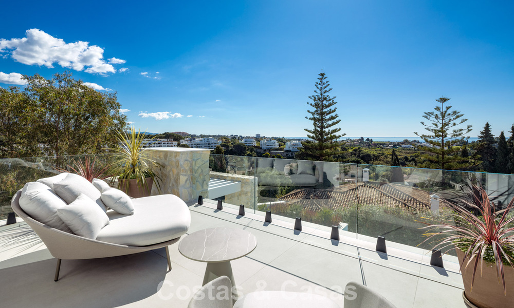 Villa de lujo modernista a estrenar en venta en la exclusiva zona residencial cerrada de La Quinta, Marbella - Benahavis 779005