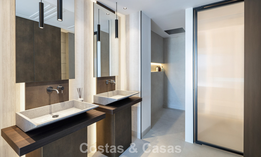 Villa de lujo modernista a estrenar en venta en la exclusiva zona residencial cerrada de La Quinta, Marbella - Benahavis 779006