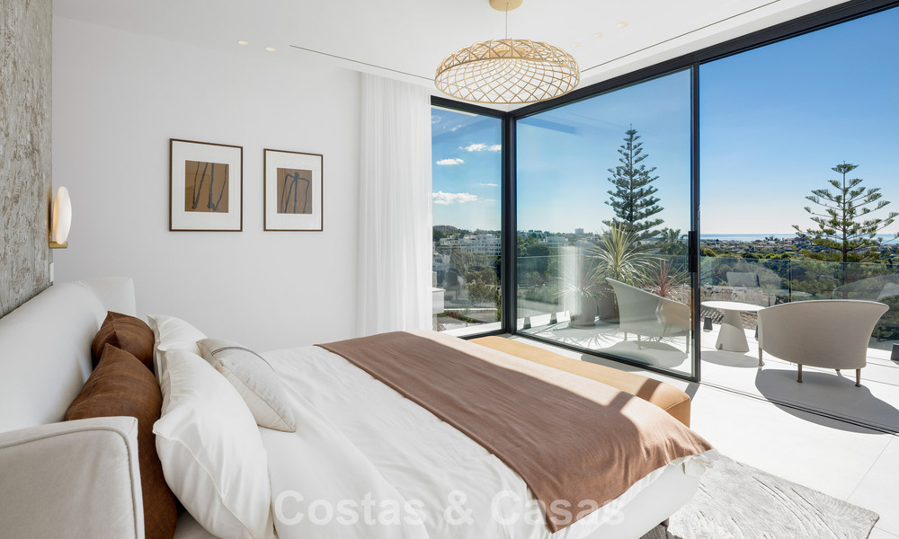 Villa de lujo modernista a estrenar en venta en la exclusiva zona residencial cerrada de La Quinta, Marbella - Benahavis 779008
