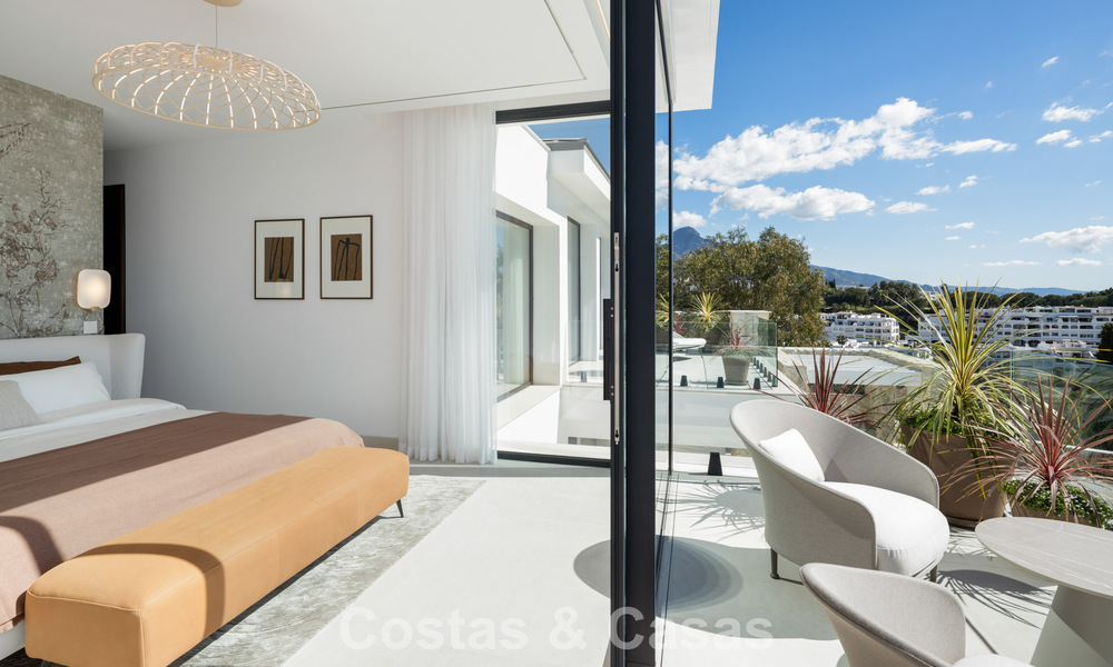 Villa de lujo modernista a estrenar en venta en la exclusiva zona residencial cerrada de La Quinta, Marbella - Benahavis 779010