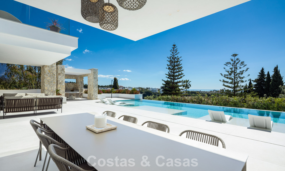 Villa de lujo modernista a estrenar en venta en la exclusiva zona residencial cerrada de La Quinta, Marbella - Benahavis 779016