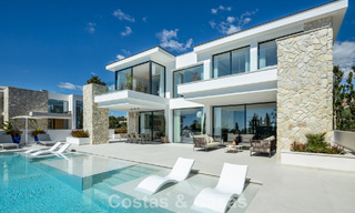Villa de lujo modernista a estrenar en venta en la exclusiva zona residencial cerrada de La Quinta, Marbella - Benahavis 779017 