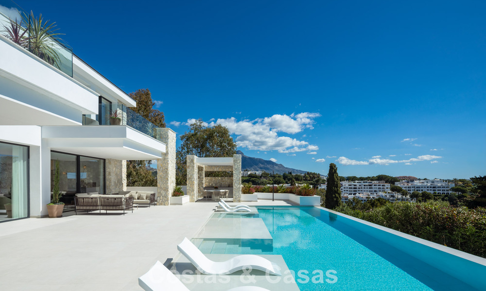 Villa de lujo modernista a estrenar en venta en la exclusiva zona residencial cerrada de La Quinta, Marbella - Benahavis 779018