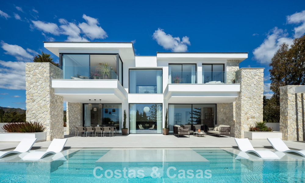 Villa de lujo modernista a estrenar en venta en la exclusiva zona residencial cerrada de La Quinta, Marbella - Benahavis 779019
