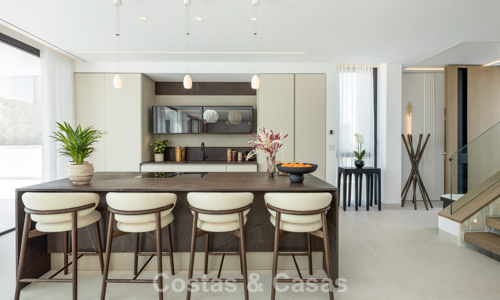 Villa de lujo modernista a estrenar en venta en la exclusiva zona residencial cerrada de La Quinta, Marbella - Benahavis 779020