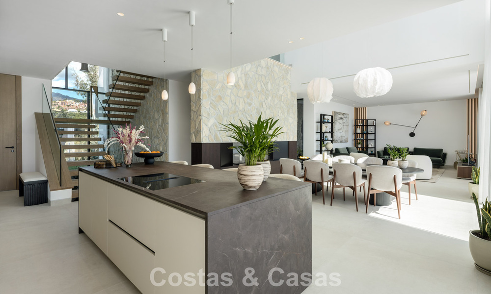 Villa de lujo modernista a estrenar en venta en la exclusiva zona residencial cerrada de La Quinta, Marbella - Benahavis 779021