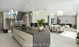 Villa de lujo modernista a estrenar en venta en la exclusiva zona residencial cerrada de La Quinta, Marbella - Benahavis 779021 