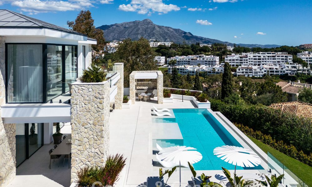 Villa de lujo modernista a estrenar en venta en la exclusiva zona residencial cerrada de La Quinta, Marbella - Benahavis 779032