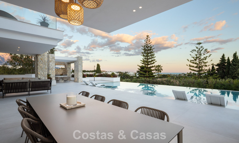 Villa de lujo modernista a estrenar en venta en la exclusiva zona residencial cerrada de La Quinta, Marbella - Benahavis 779033