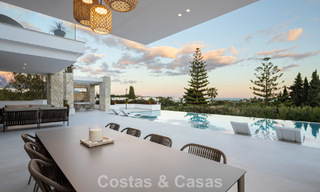 Villa de lujo modernista a estrenar en venta en la exclusiva zona residencial cerrada de La Quinta, Marbella - Benahavis 779033 