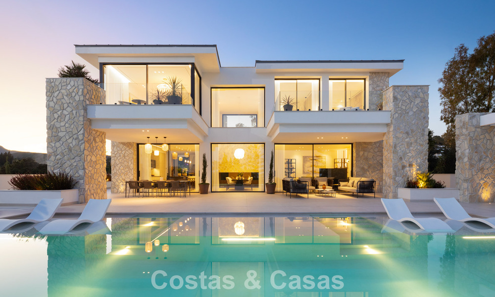 Villa de lujo modernista a estrenar en venta en la exclusiva zona residencial cerrada de La Quinta, Marbella - Benahavis 779037