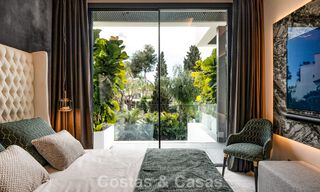Villa de lujo moderna lista para entrar a vivir en venta a solo unos pasos de la playa en la codiciada Milla de Oro de Marbella 779384 