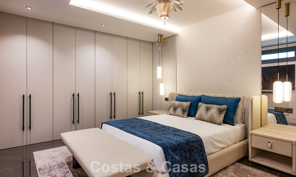 Villa de lujo moderna lista para entrar a vivir en venta a solo unos pasos de la playa en la codiciada Milla de Oro de Marbella 779390