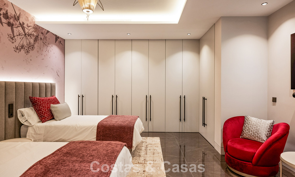 Villa de lujo moderna lista para entrar a vivir en venta a solo unos pasos de la playa en la codiciada Milla de Oro de Marbella 779391