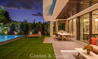 Villa de lujo moderna lista para entrar a vivir en venta a solo unos pasos de la playa en la codiciada Milla de Oro de Marbella 779395 
