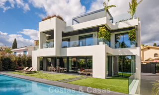 Villa de lujo moderna lista para entrar a vivir en venta a solo unos pasos de la playa en la codiciada Milla de Oro de Marbella 779400 