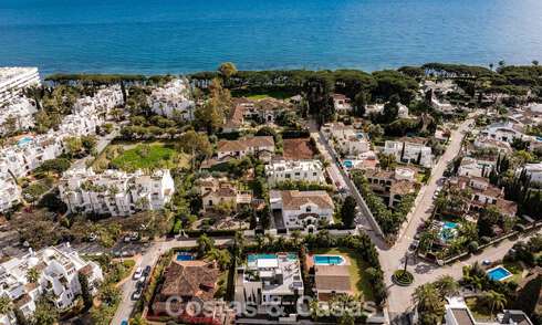 Villa de lujo moderna lista para entrar a vivir en venta a solo unos pasos de la playa en la codiciada Milla de Oro de Marbella 779401
