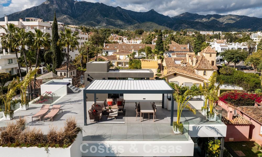 Villa de lujo moderna lista para entrar a vivir en venta a solo unos pasos de la playa en la codiciada Milla de Oro de Marbella 779402