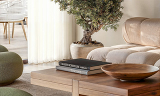 Villa de lujo sobre plano con vistas panorámicas al mar en venta en una comunidad cerrada de Nueva Andalucía, Marbella 779409 