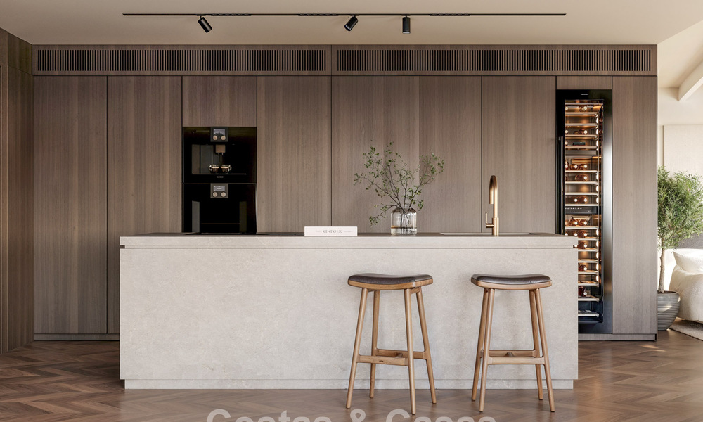 Villa de lujo sobre plano con vistas panorámicas al mar en venta en una comunidad cerrada de Nueva Andalucía, Marbella 779410