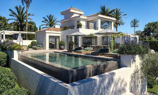Villa de lujo sobre plano con vistas panorámicas al mar en venta en una comunidad cerrada de Nueva Andalucía, Marbella 779430 