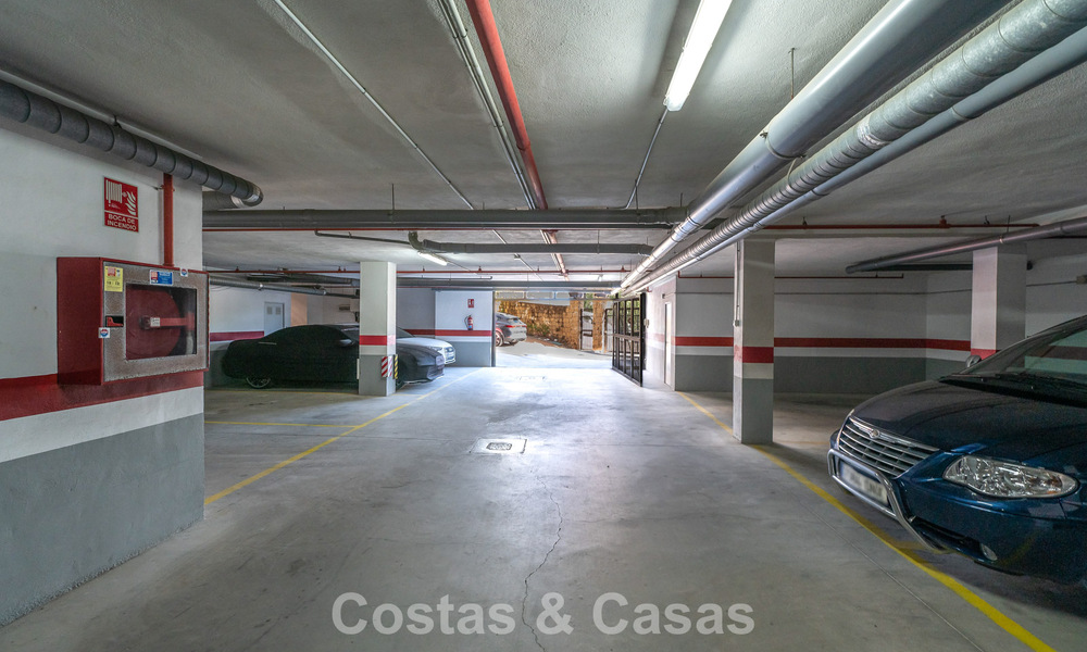 Apartamento de esquina espacioso con vistas panorámicas en venta en las colinas de Nueva Andalucía, Marbella 779572